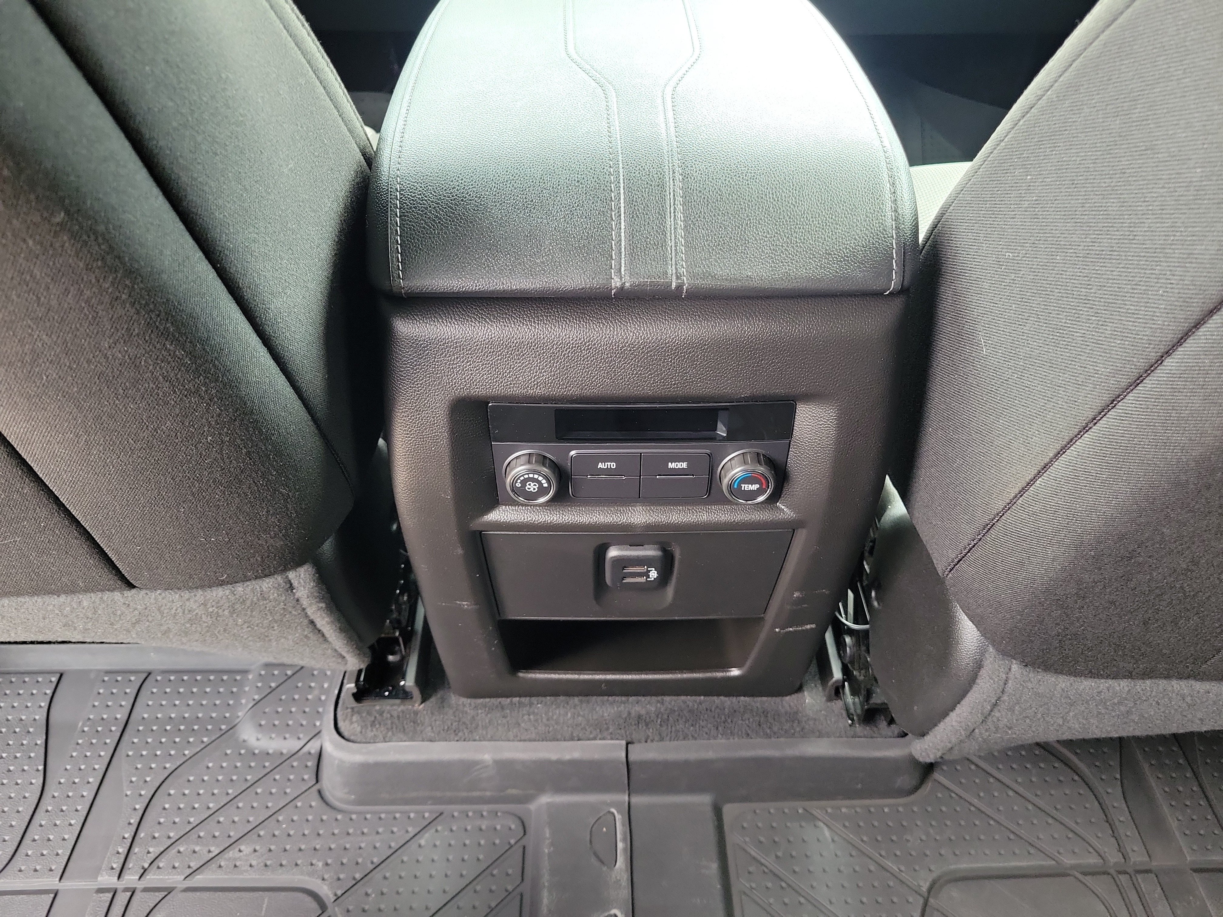 Used 2023 Chevrolet Traverse LT FWD image 11