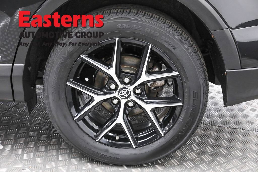 Used 2018 Toyota RAV4 SE image 33