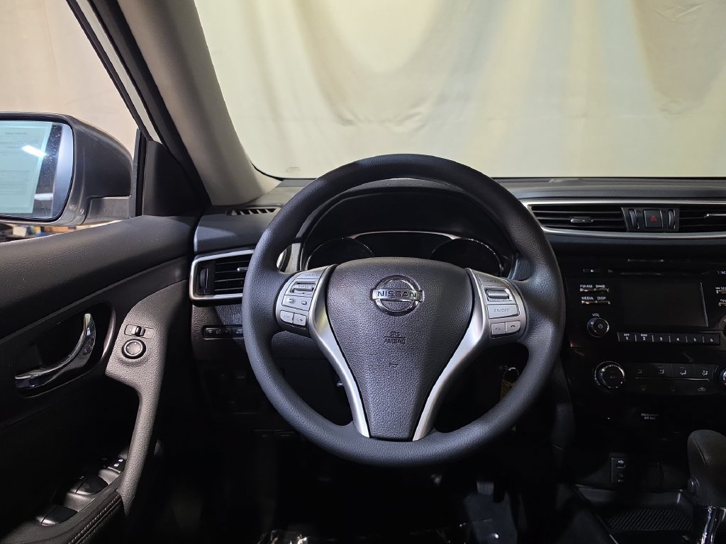 Used 2016 Nissan Rogue S AWD/4WD image 11