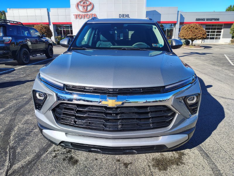 Used 2024 Chevrolet TrailBlazer LT AWD/4WD image 2