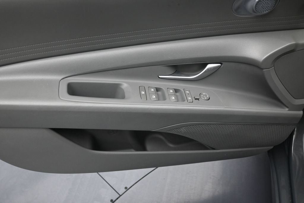 Used 2024 Hyundai Elantra SEL FWD image 9