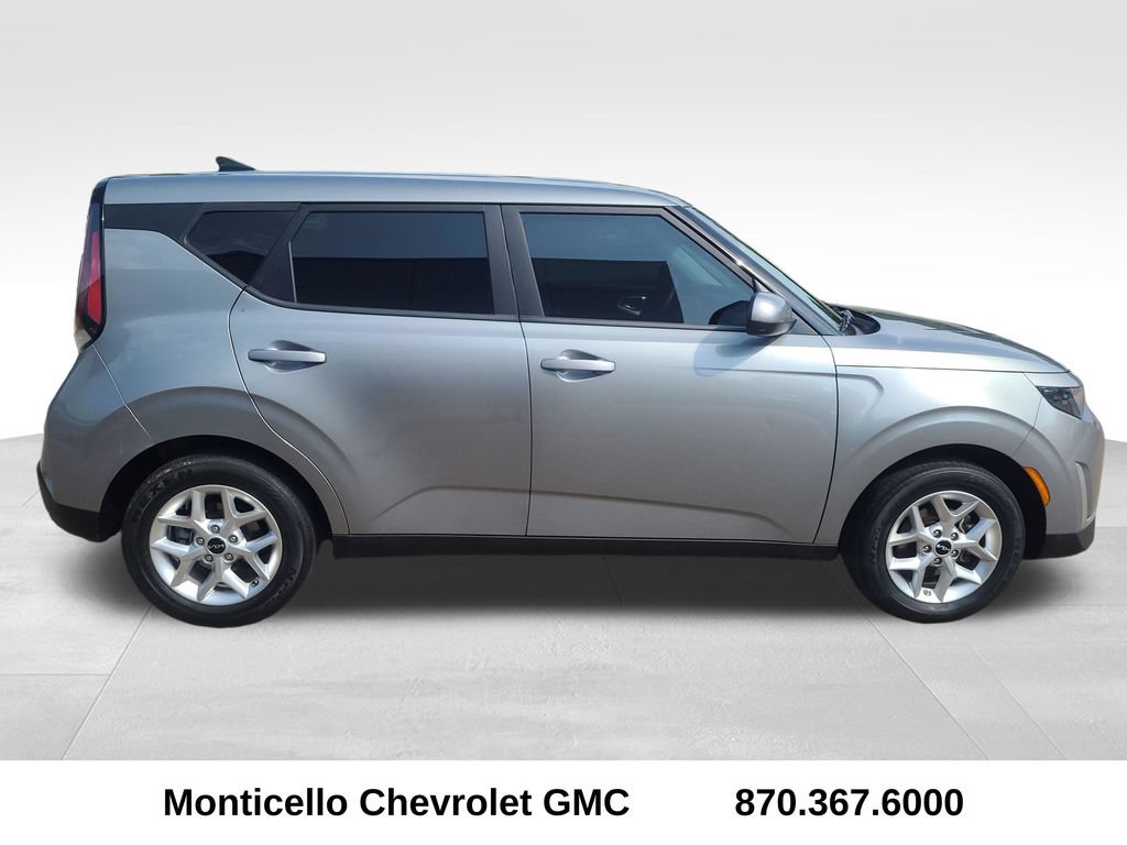Used 2025 Kia Soul LX w/ LX Technology Package FWD image 8