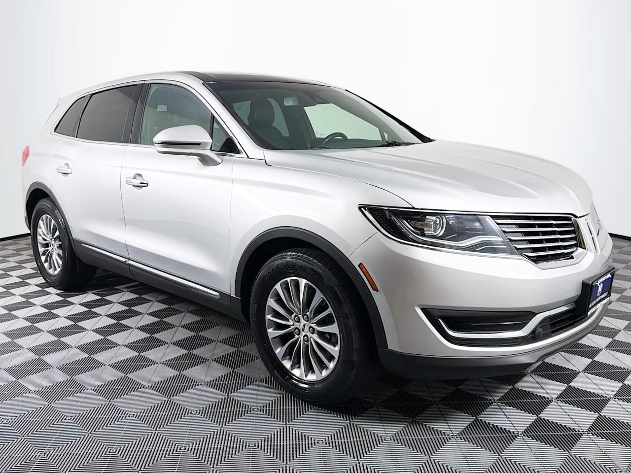 Used 2017 Lincoln MKX Select w/ MKX Climate Package AWD/4WD image 28