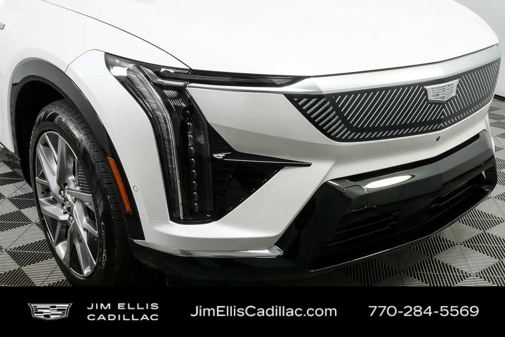 Certified 2025 Cadillac Optiq Luxury 2 w/ LPO, Floor Liner Package AWD/4WD image 35