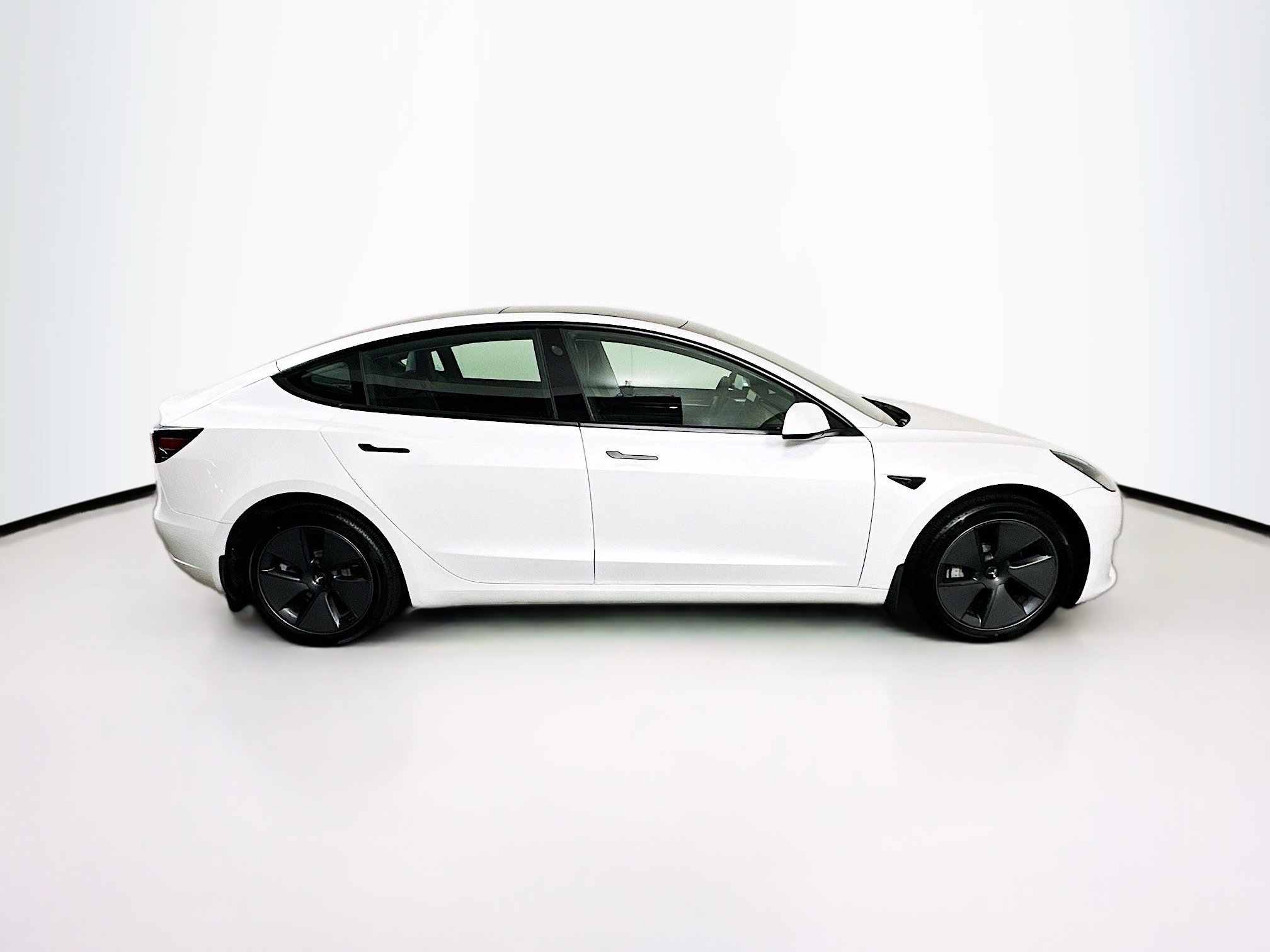 Used 2023 Tesla Model 3 Standard Range image 10