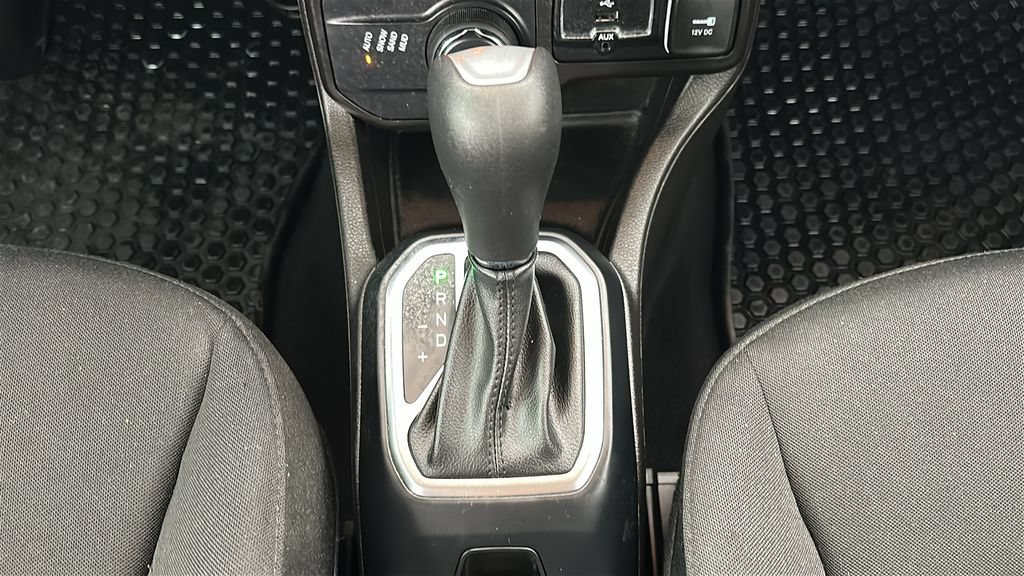 Used 2021 Jeep Renegade Latitude w/ Convenience Group AWD/4WD image 28