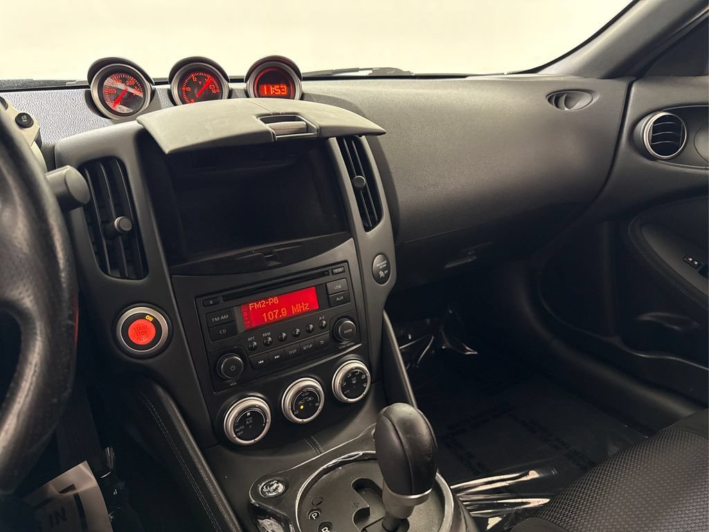 Used 2016 Nissan 370Z Coupe RWD image 39