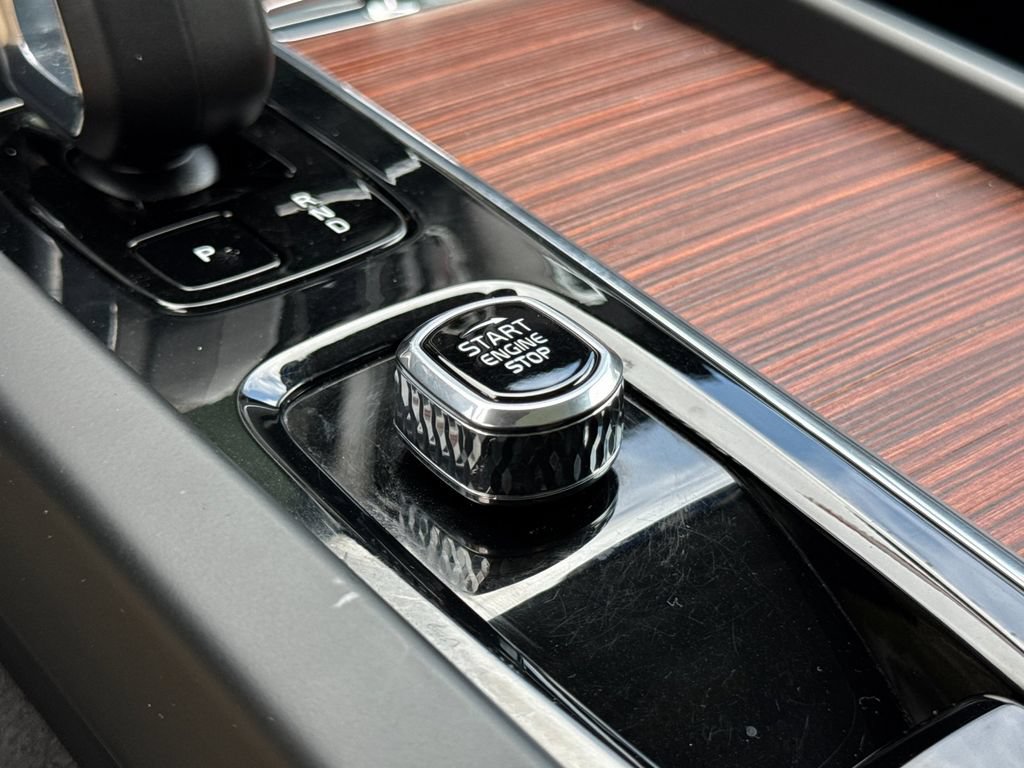 Certified 2023 Volvo XC60 T8 Plus AWD/4WD image 22
