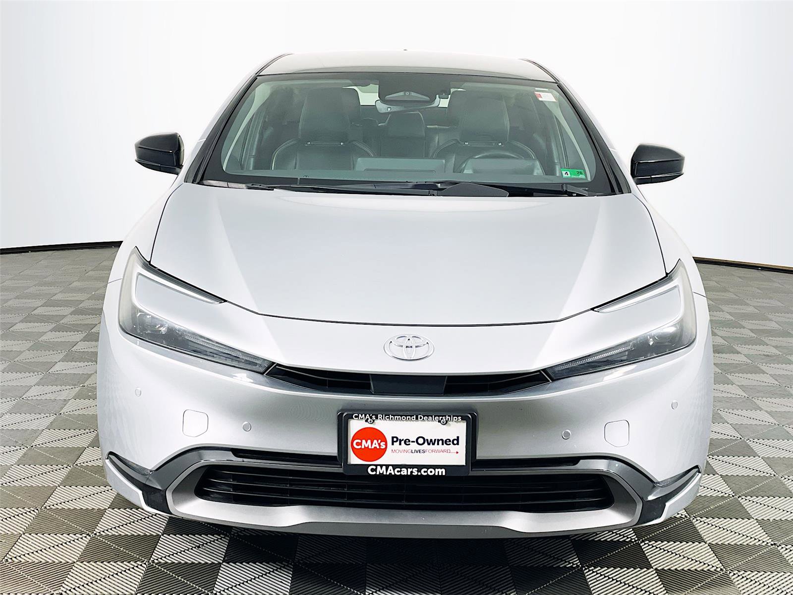 Used 2024 Toyota Prius XLE image 2