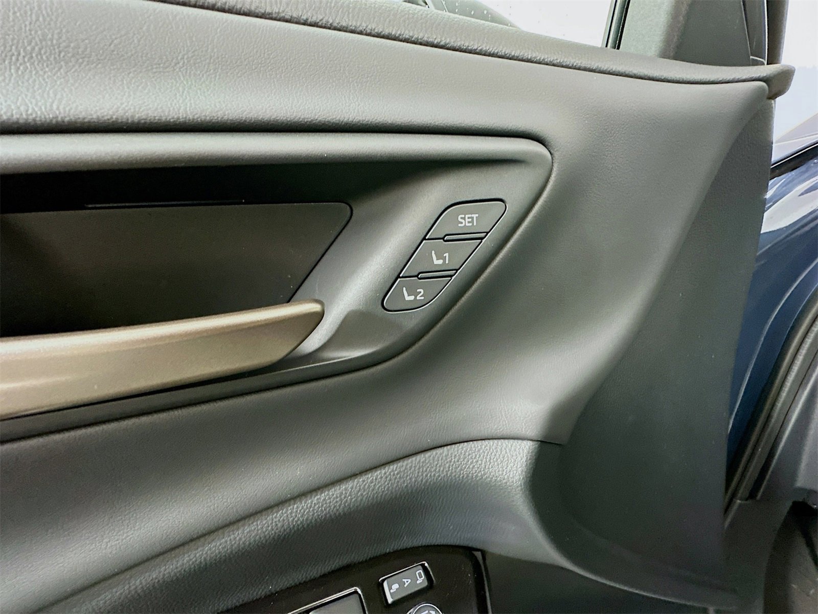 New 2025 Toyota Crown Signia Limited image 35