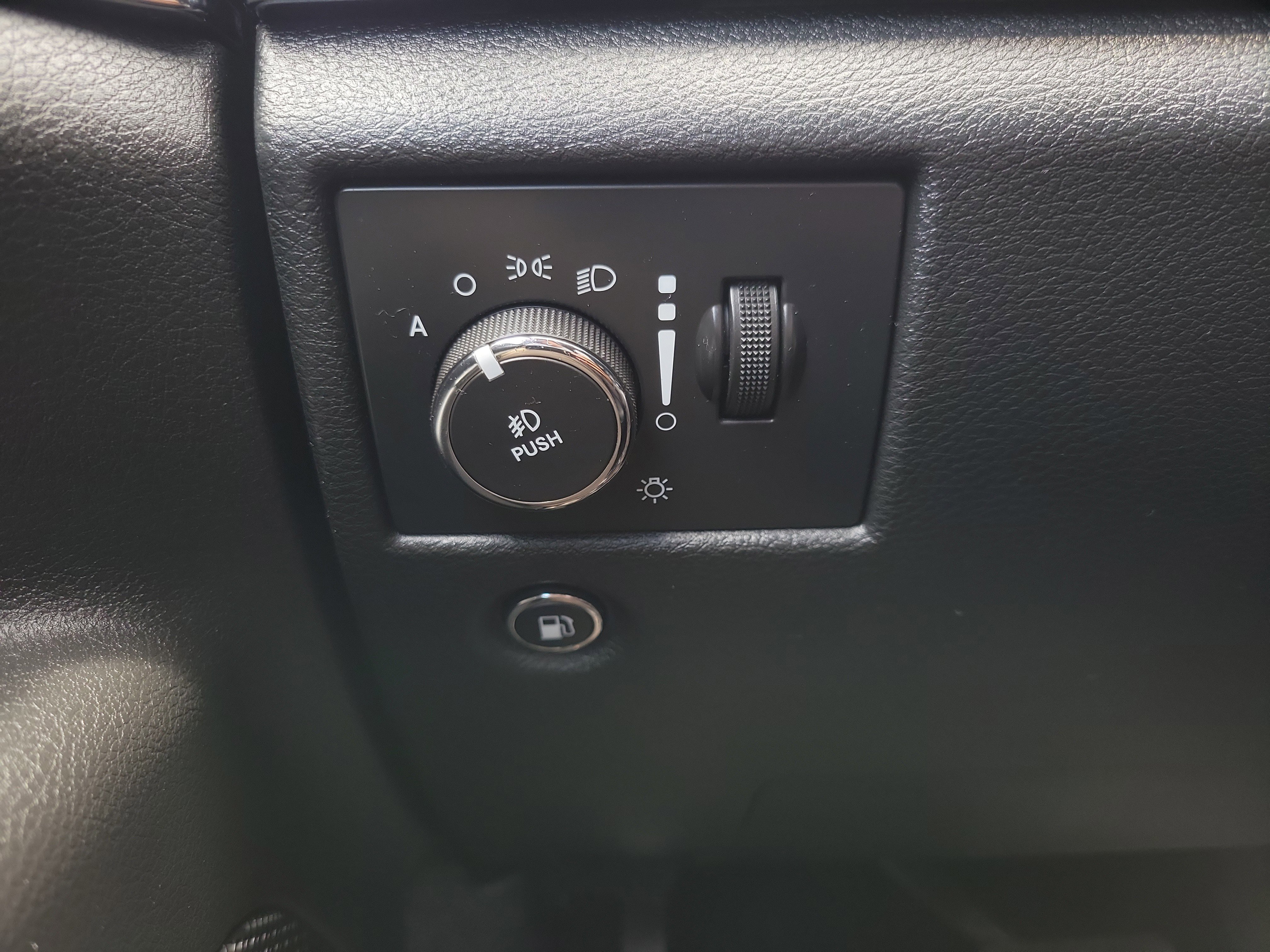 Used 2015 Jeep Grand Cherokee Limited AWD/4WD image 27