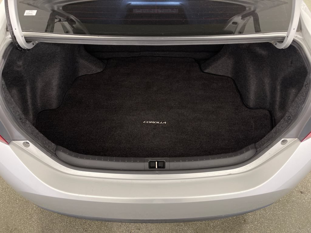 Used 2017 Toyota Corolla LE w/ Carpet Mat Package (TMS) FWD image 10