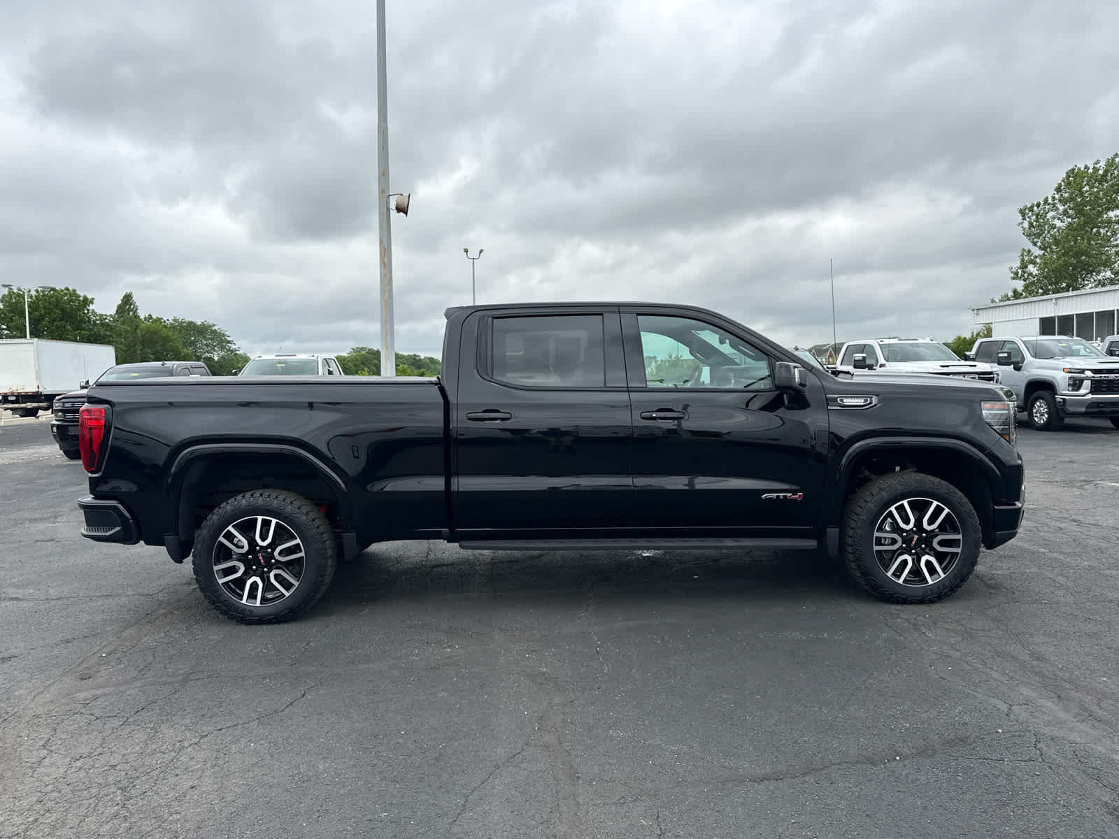 Certified 2024 GMC Sierra 1500 AT4 w/ Technology Package AWD/4WD image 6