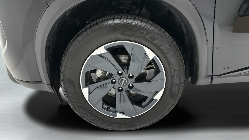 Used 2025 Nissan Rogue SV AWD/4WD image 9