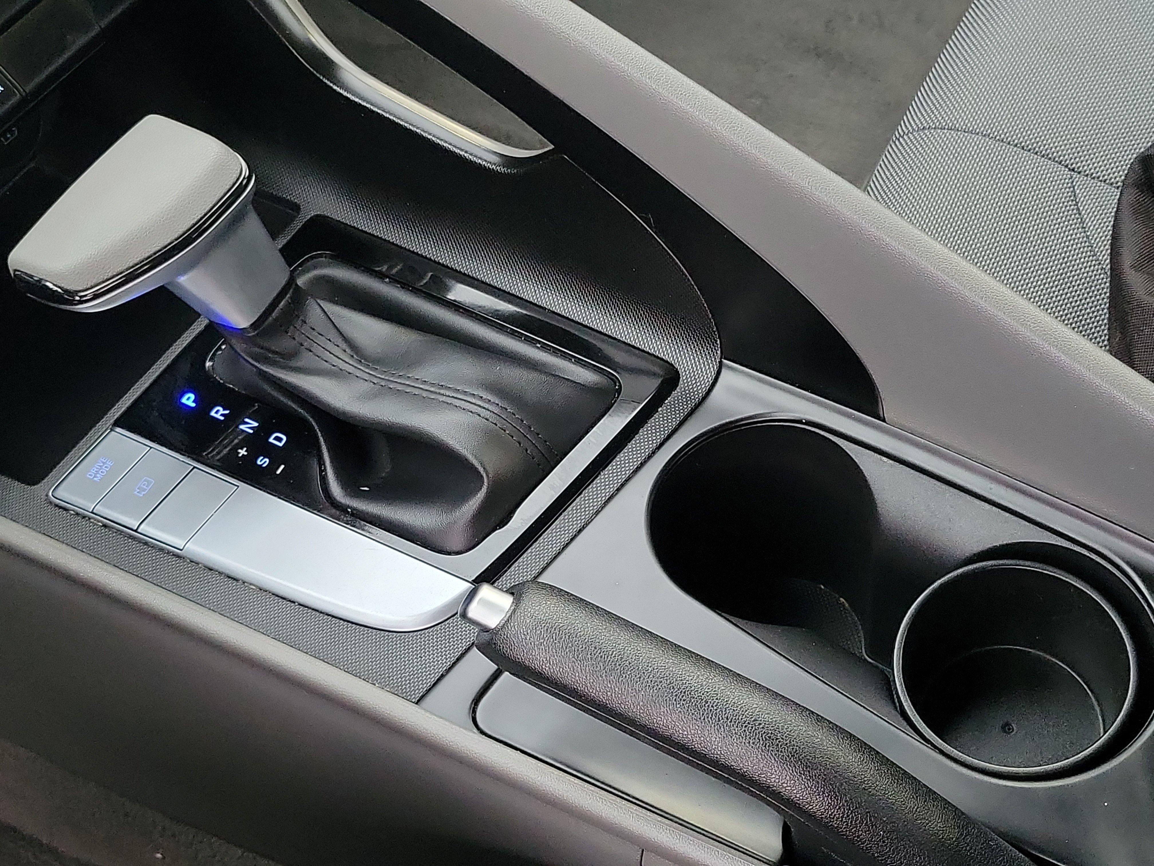 Certified 2024 Hyundai Elantra SE FWD image 15