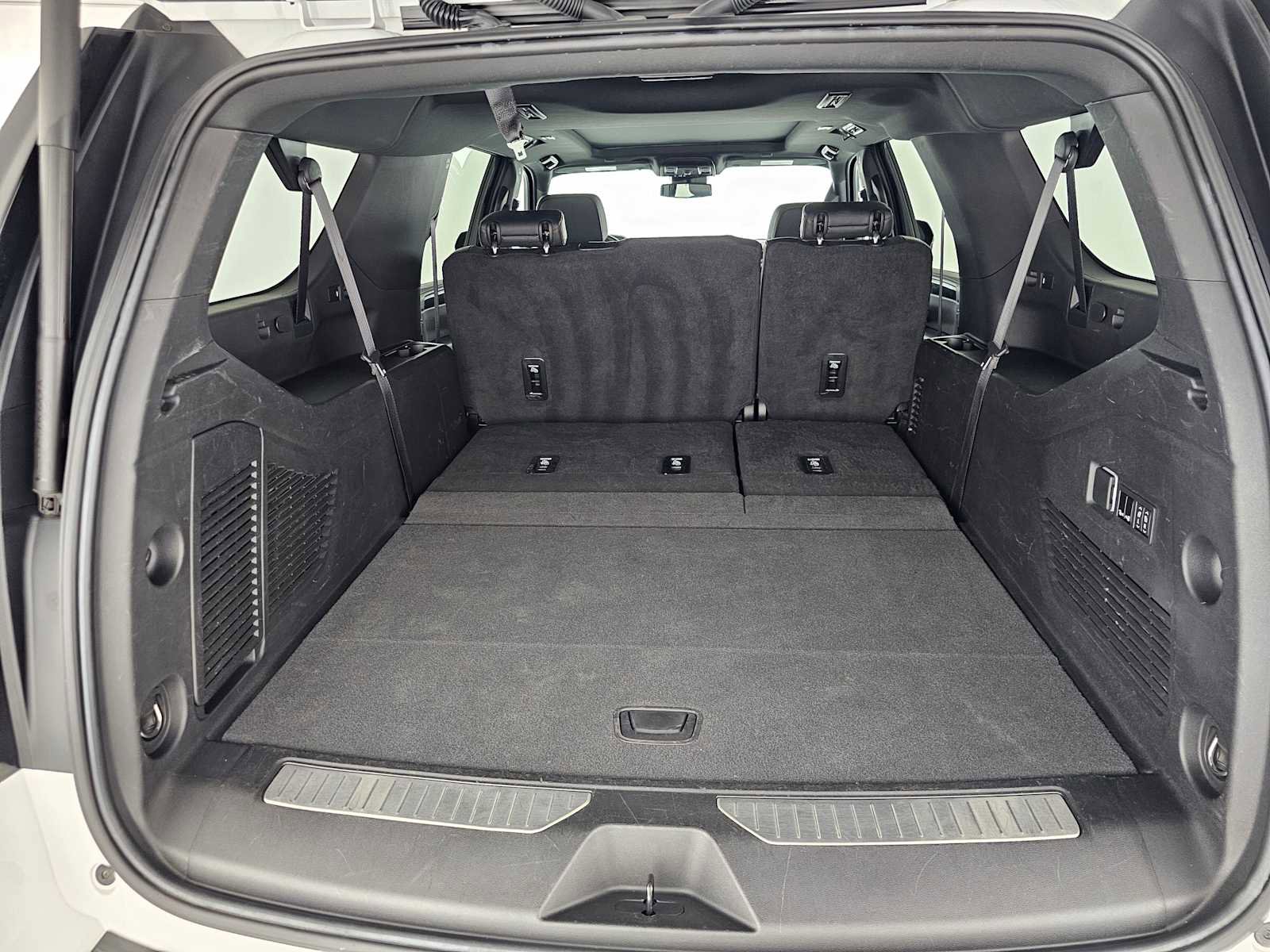 Used 2024 Chevrolet Suburban RST w/ Luxury Package image 16