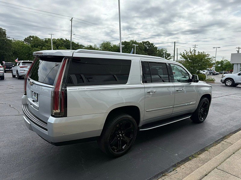 Used 2020 Cadillac Escalade ESV Luxury AWD/4WD image 4