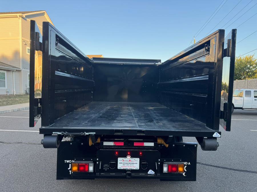 Used 2024 Isuzu NPR image 29