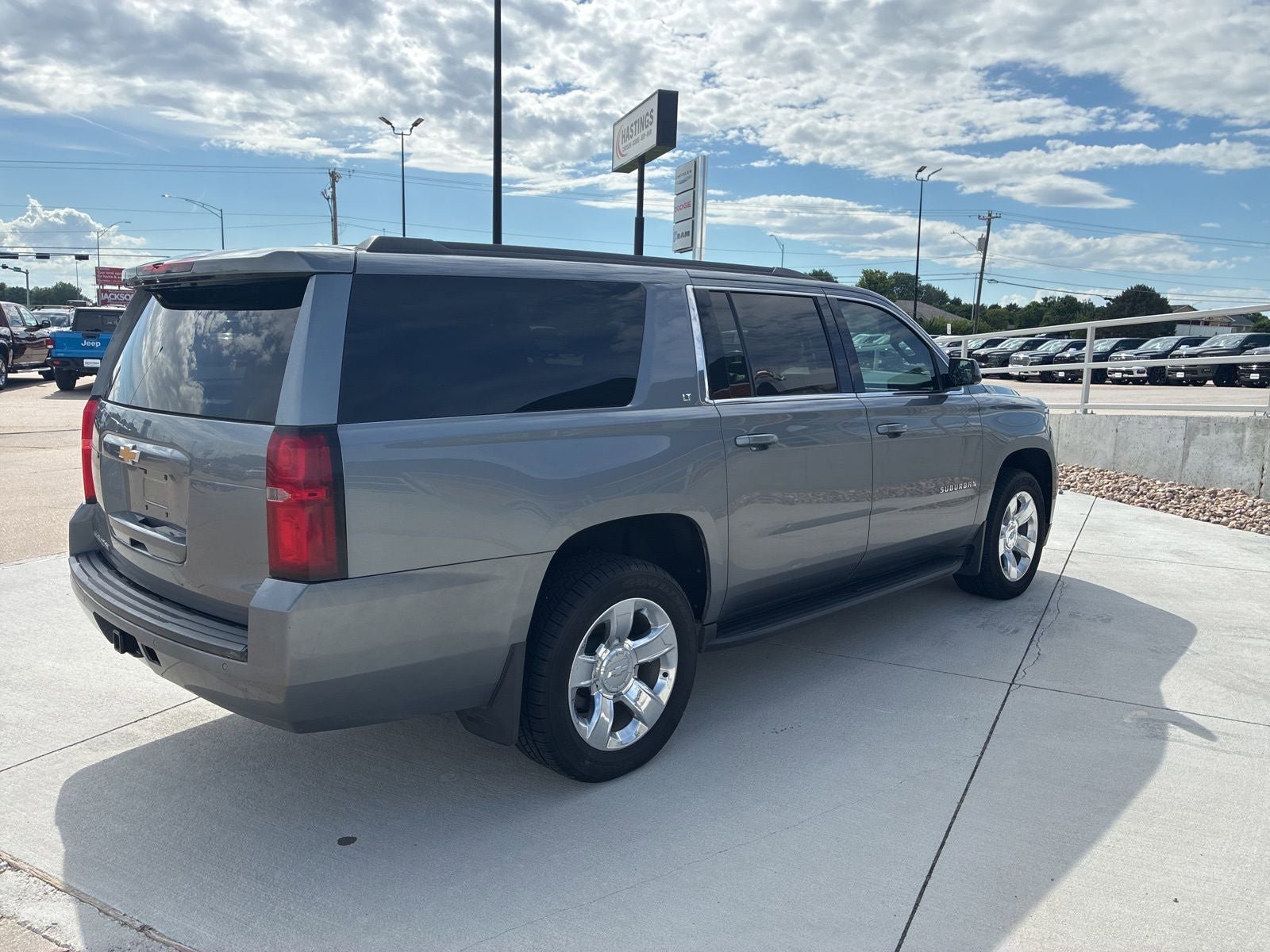 Used 2018 Chevrolet Suburban LT AWD/4WD image 7