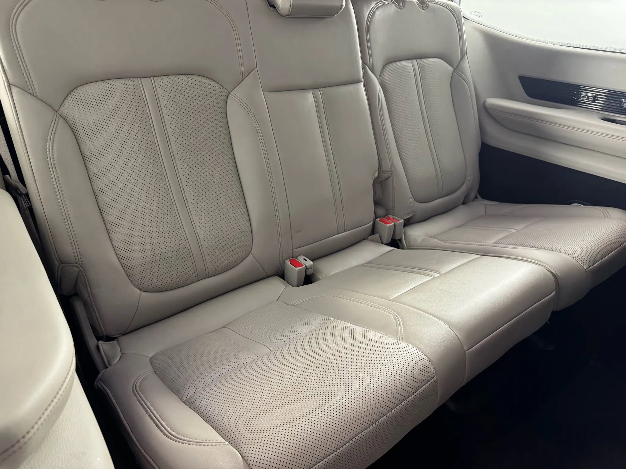 Used 2023 Jeep Grand Wagoneer 4WD w/ Flexible Seating Group image 39