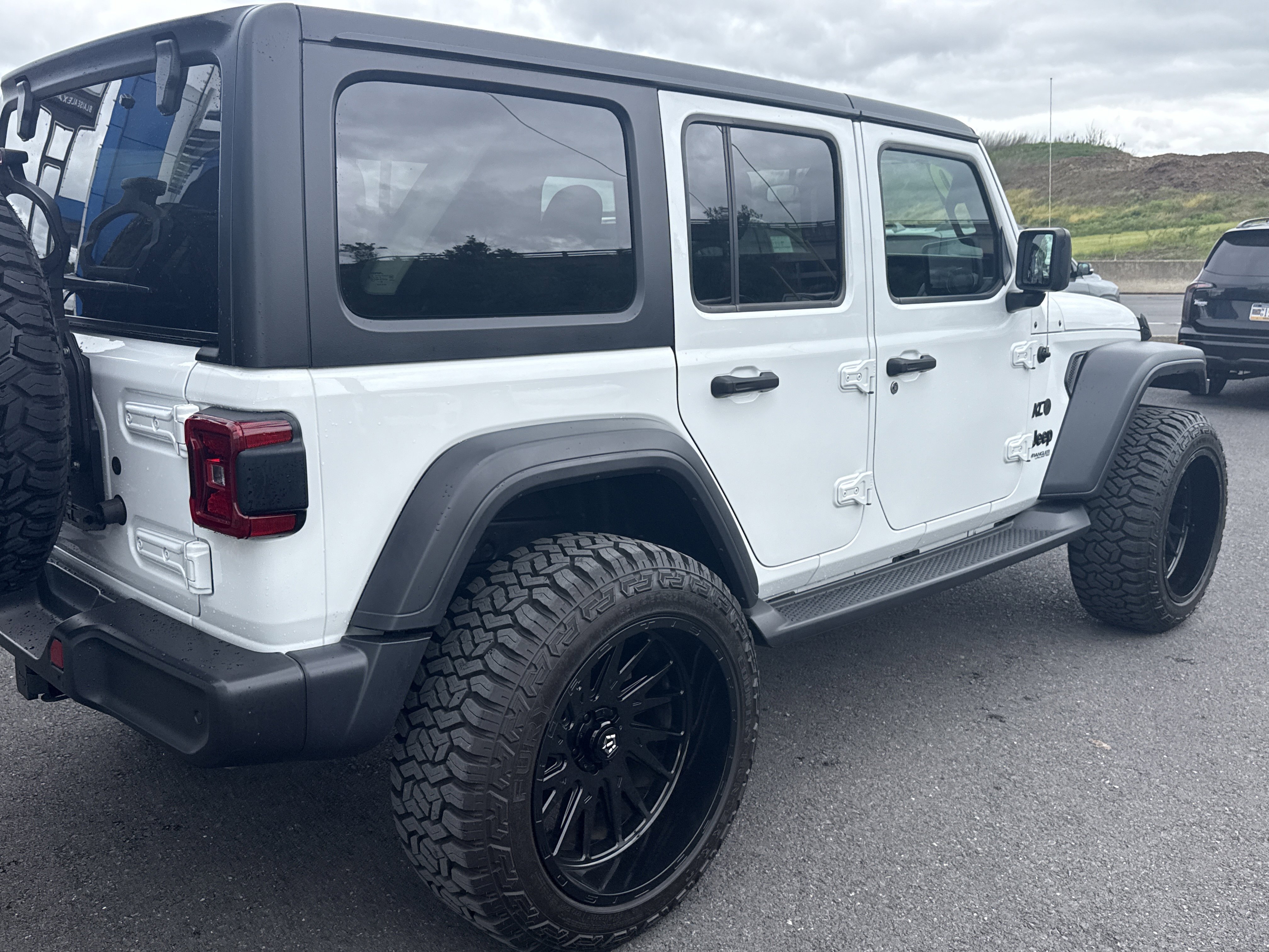 Used 2020 Jeep Wrangler Unlimited Sport AWD/4WD image 3