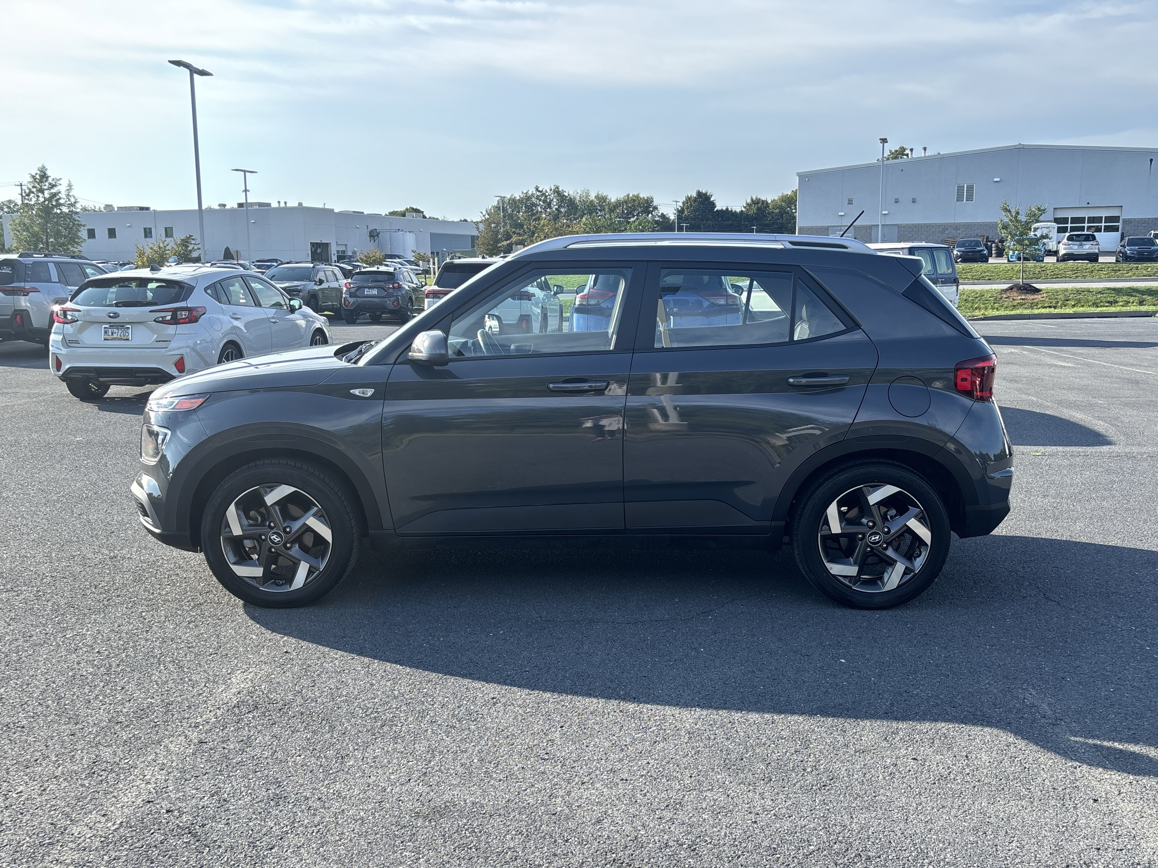 Used 2025 Hyundai Venue SEL FWD image 16