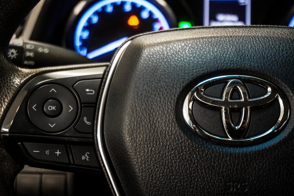 Used 2020 Toyota Camry LE image 16