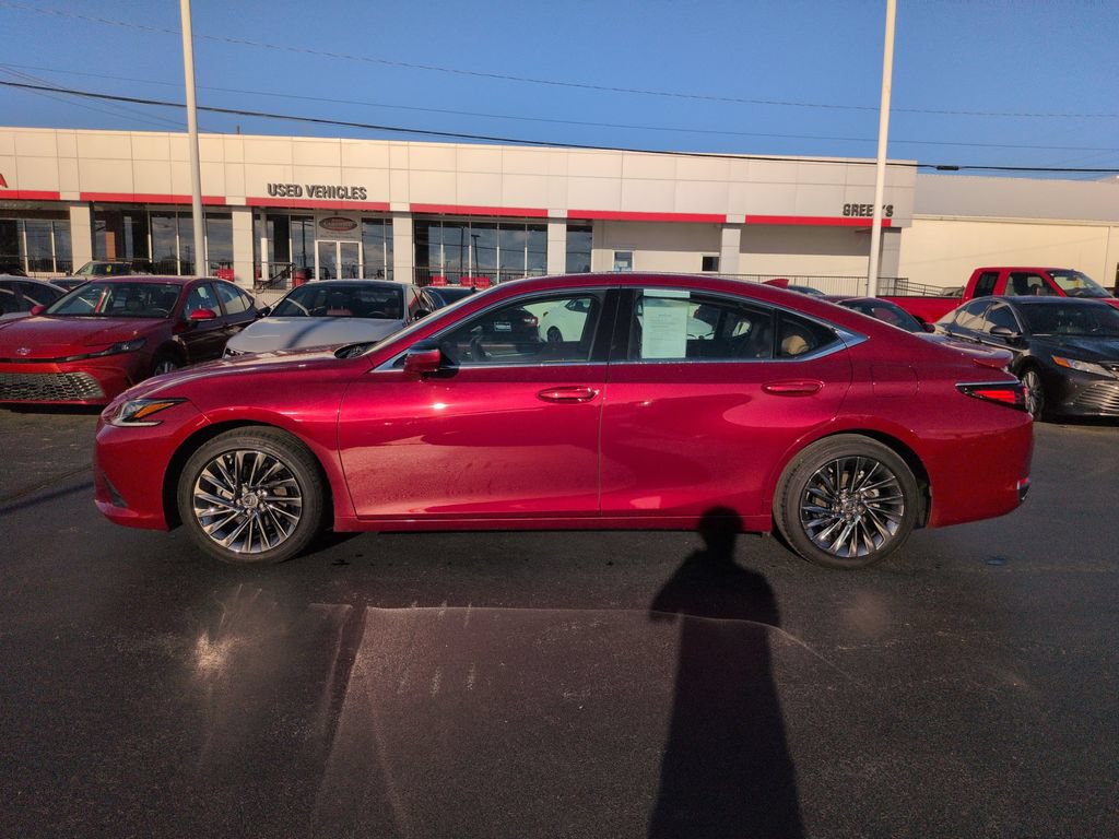 Used 2025 Lexus ES 300h Ultra Luxury w/ Accessory Package (Z1) FWD image 2