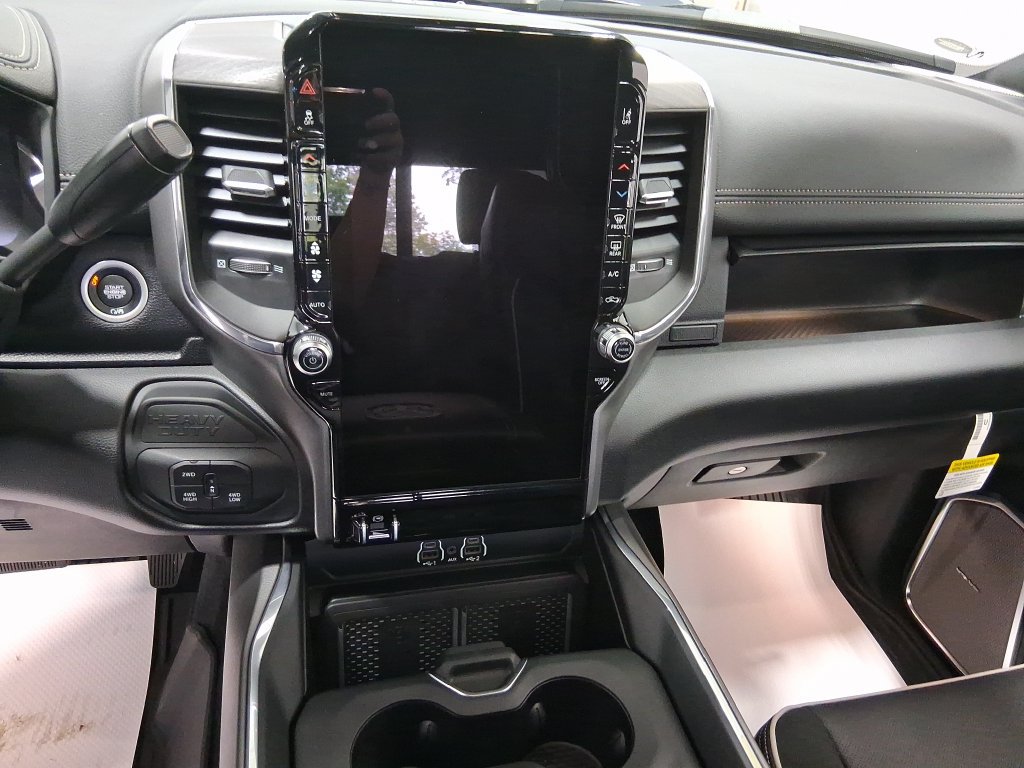 Used 2026 RAM 2500 Laramie AWD/4WD image 38