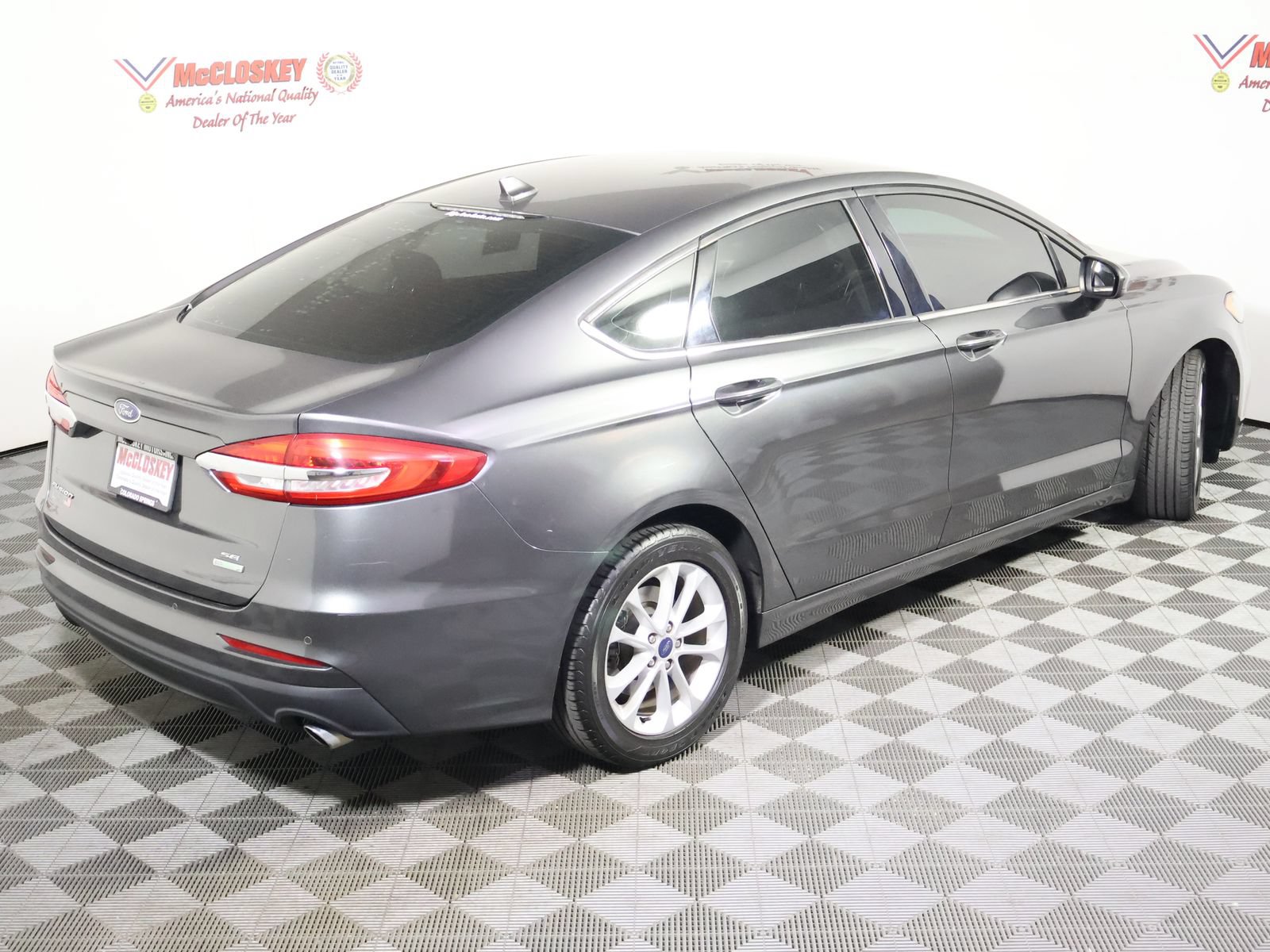 Used 2020 Ford Fusion SE FWD image 4