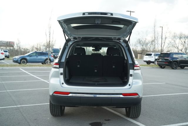 Used 2024 Jeep Grand Cherokee Laredo X image 18