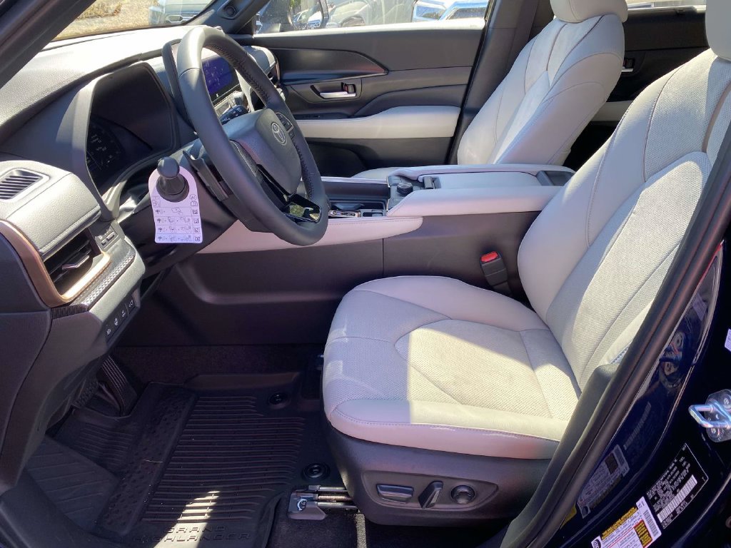 New 2026 Toyota Grand Highlander AWD Hybrid image 13
