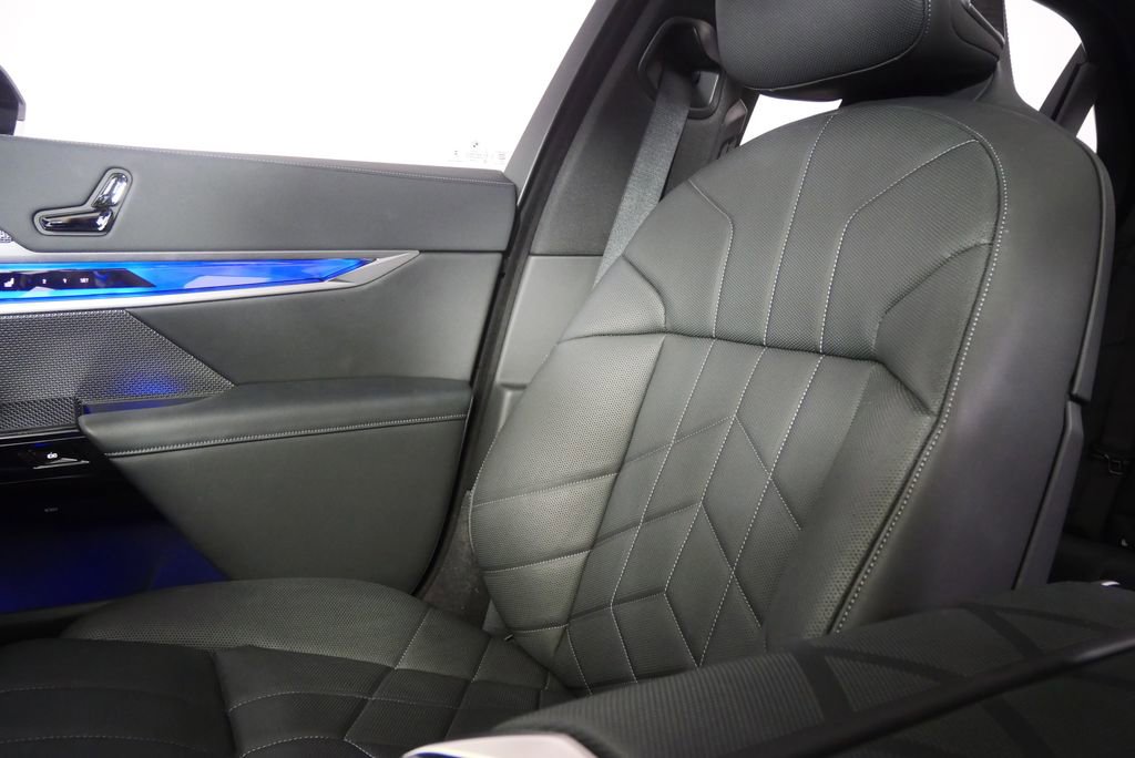 Certified 2025 BMW i7 eDrive50 image 27