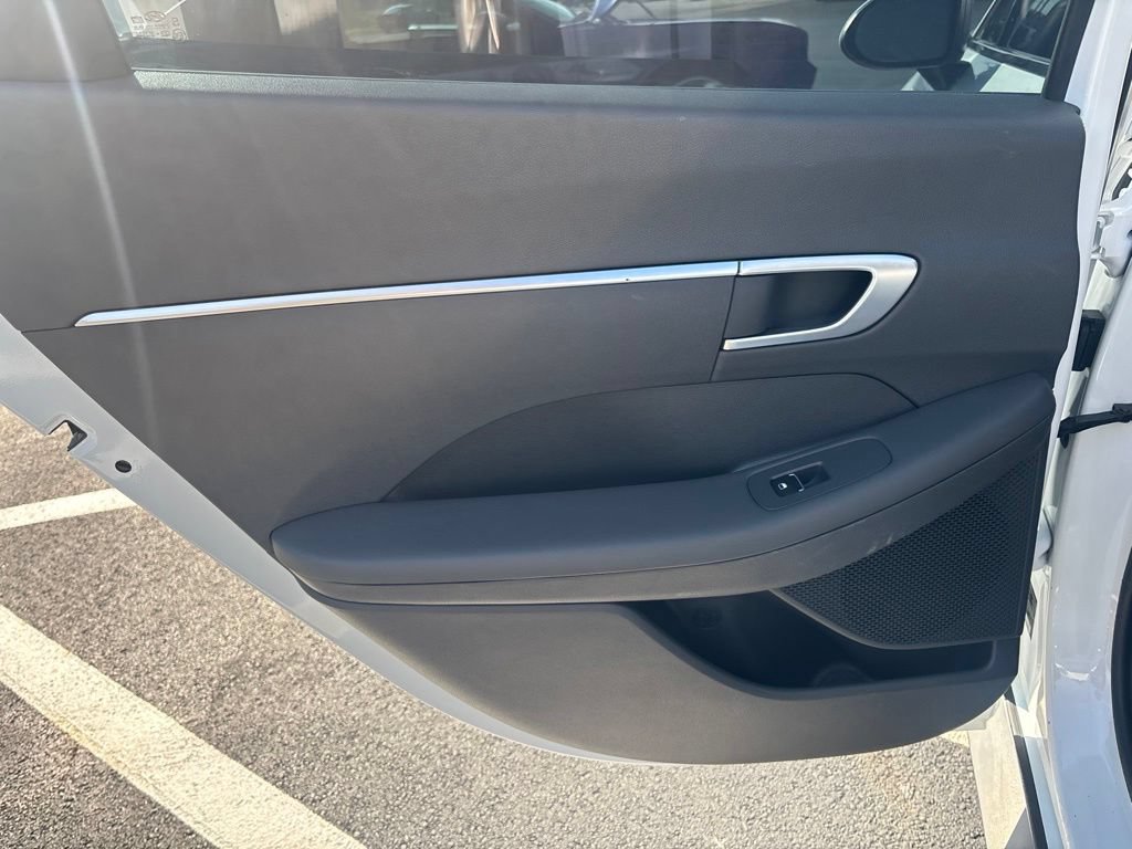 Used 2021 Hyundai Sonata SE w/ Preferred Accessory Package FWD image 26