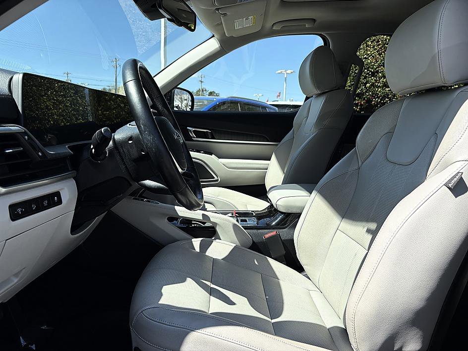Used 2023 Kia Telluride EX w/ EX Captain's Chair Package AWD/4WD image 9