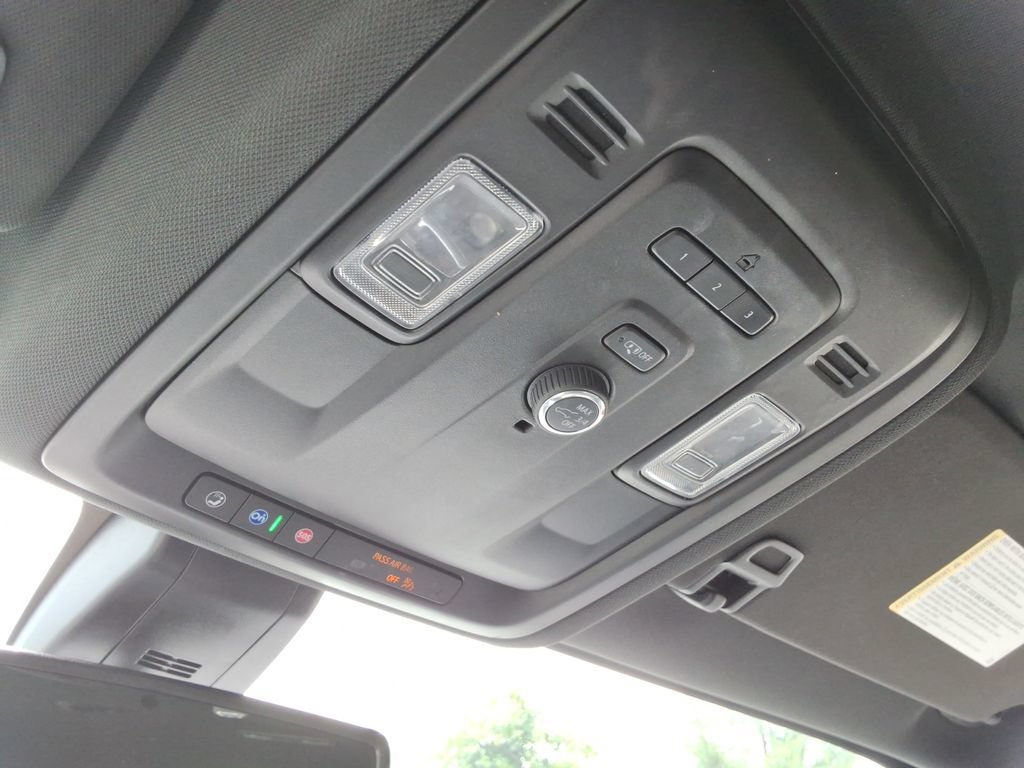 Certified 2021 Chevrolet Suburban RST RWD image 36