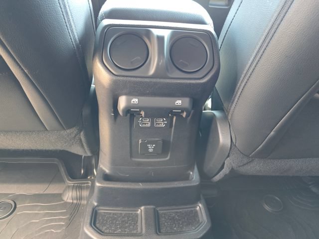Used 2019 Jeep Wrangler Unlimited Sahara w/ Dual Top Group AWD/4WD image 31