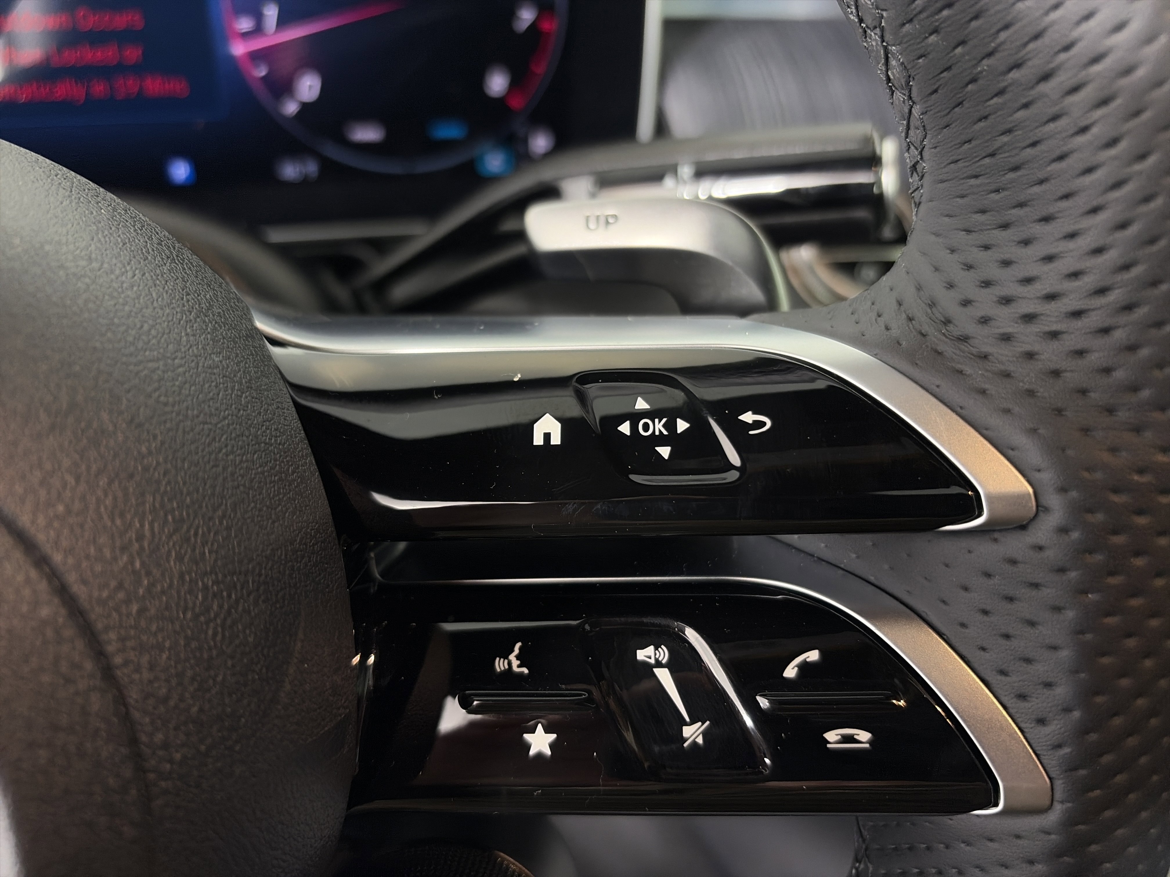 Certified 2025 Mercedes-Benz GLC 43 AMG 4MATIC image 37