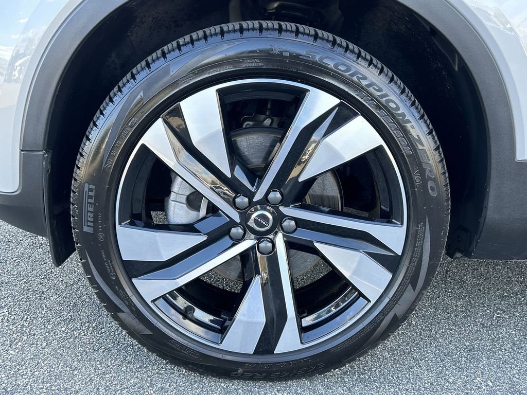 Certified 2023 Volvo XC40 B5 Plus w/ Climate Package image 10