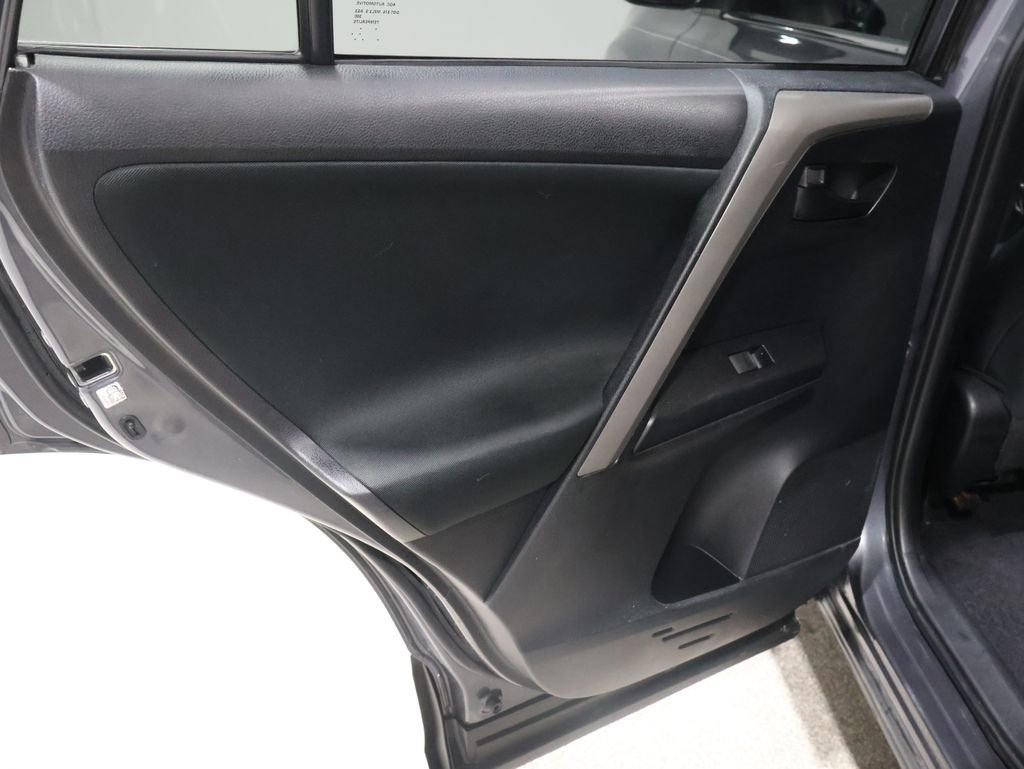 Used 2016 Toyota RAV4 LE image 18