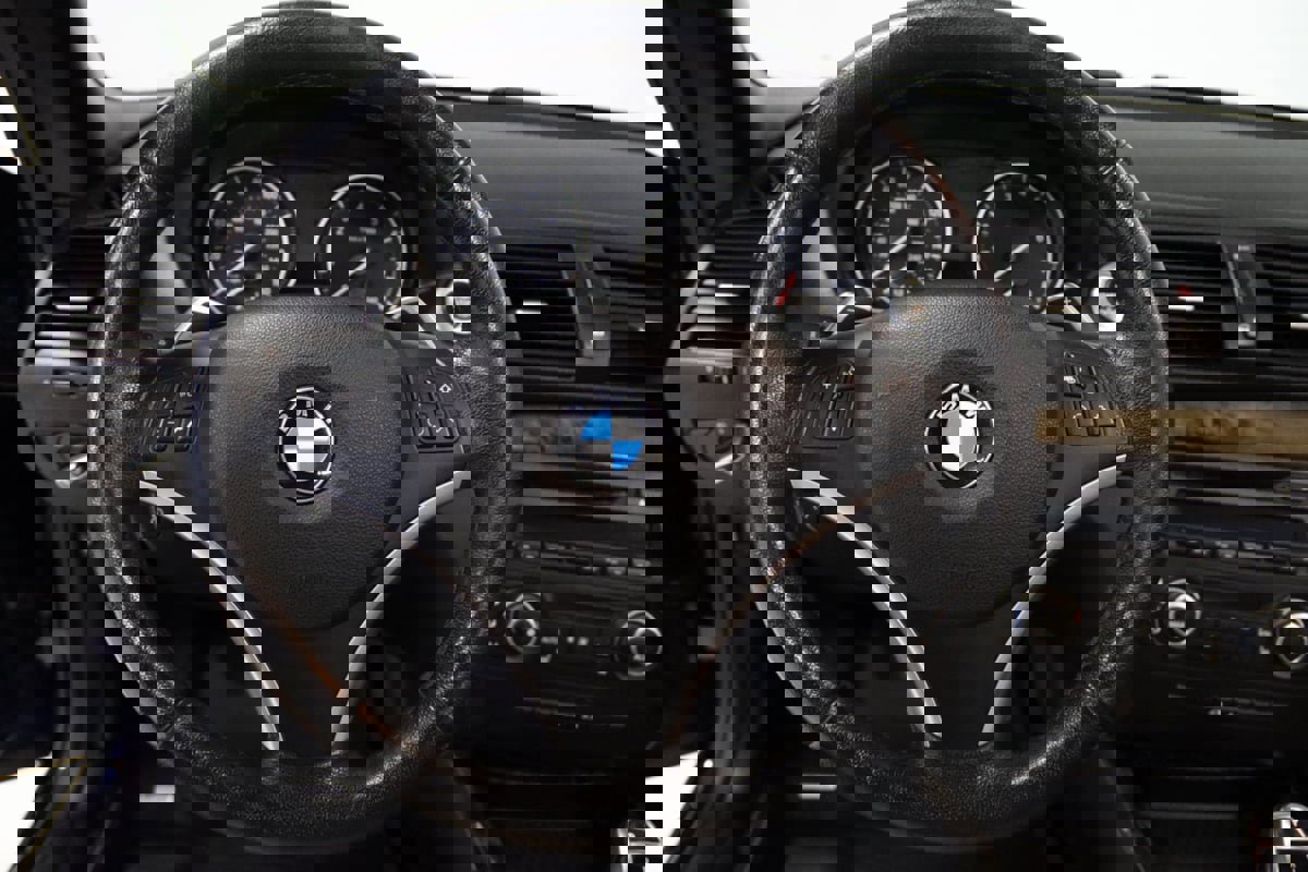 Used 2012 BMW 135i Convertible image 41