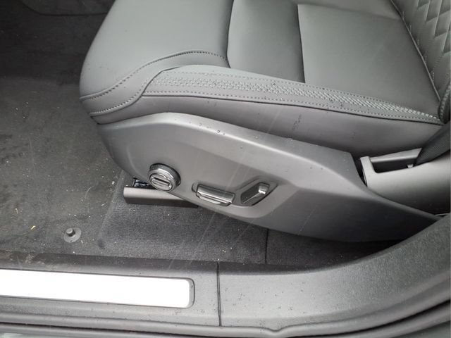 New 2026 Volvo XC60 B5 Plus w/ Protection Package Premier AWD/4WD image 15