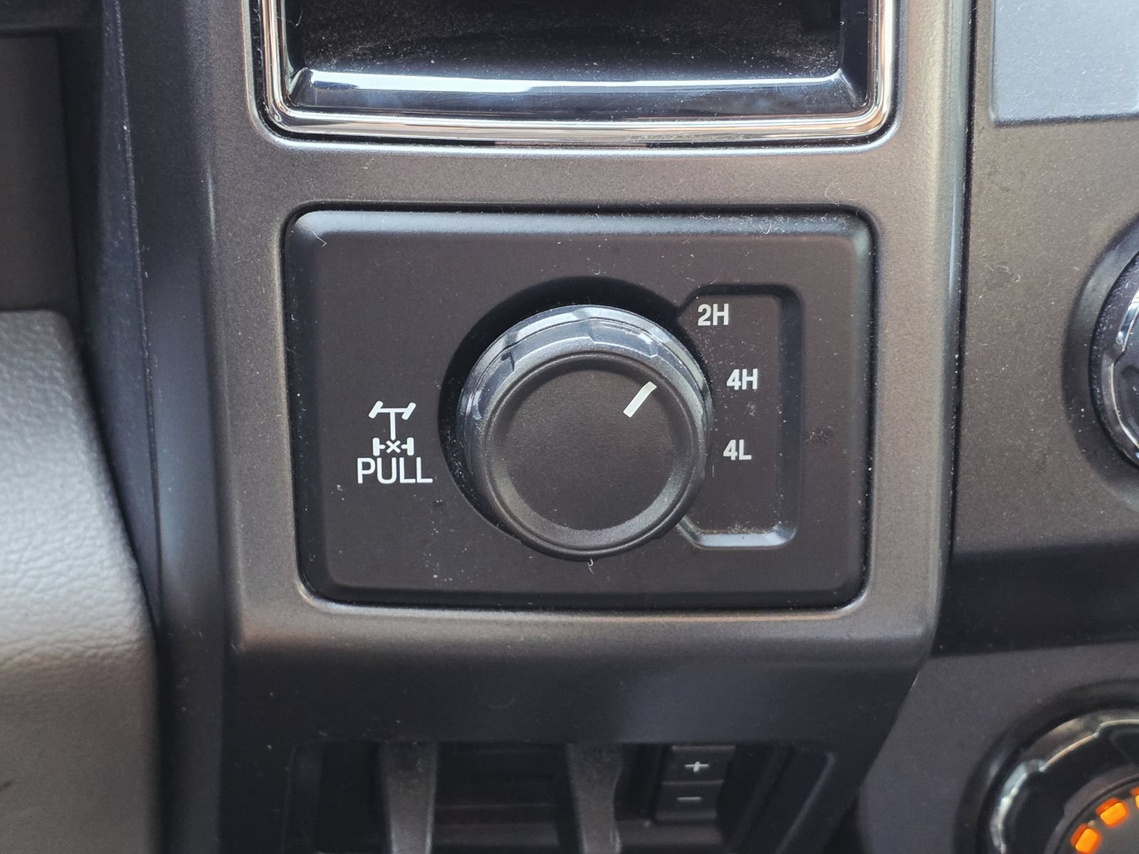 Used 2019 Ford F250 XLT w/ XLT Premium Package AWD/4WD image 25