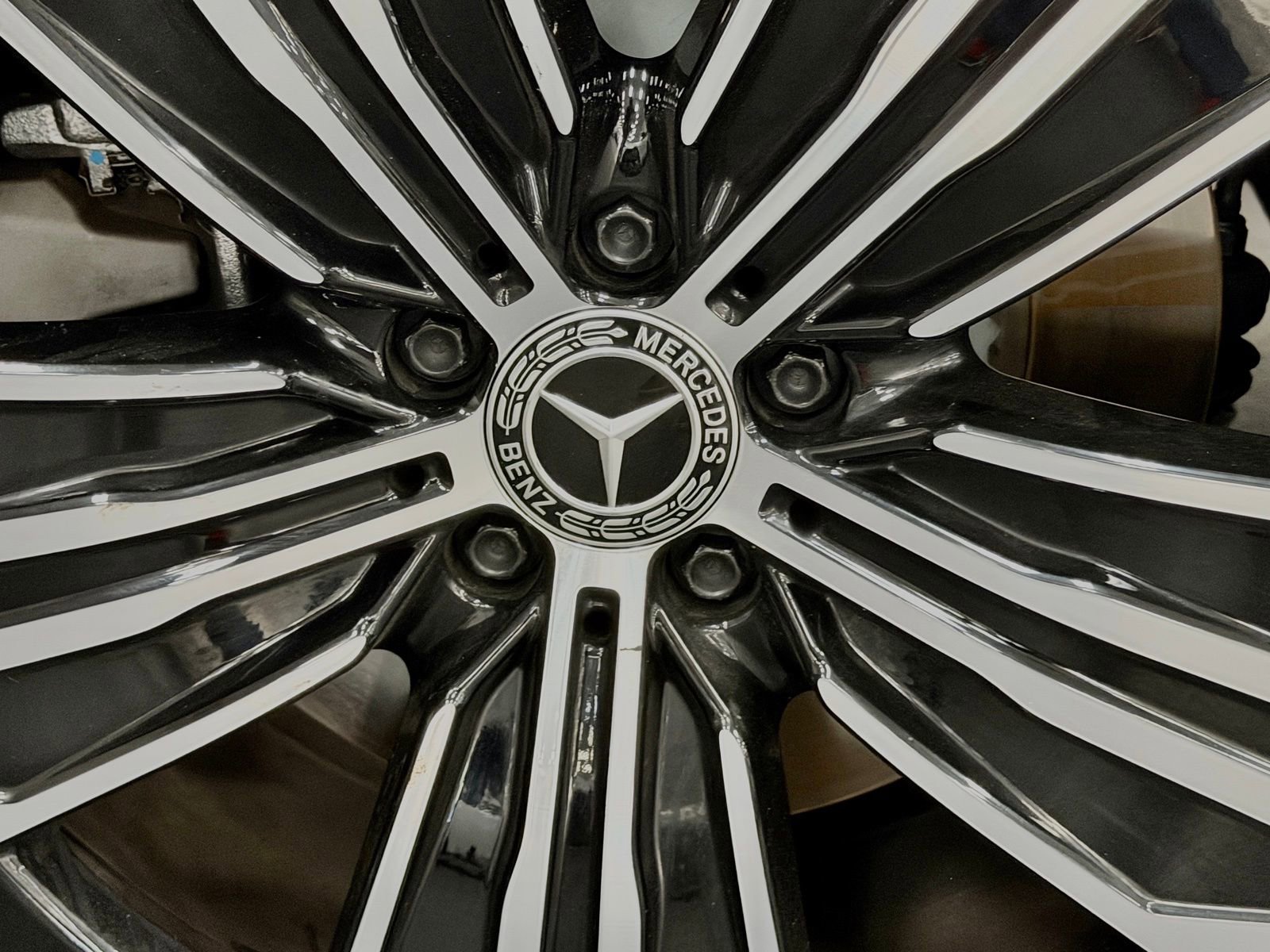 Certified 2023 Mercedes-Benz EQS 450+ 4MATIC SUV w/ Exclusive Trim Package image 18