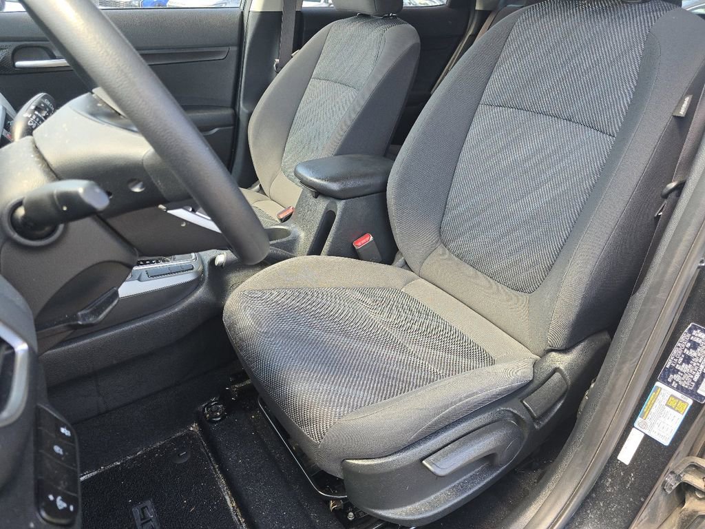 Used 2024 Kia Seltos LX AWD/4WD image 21