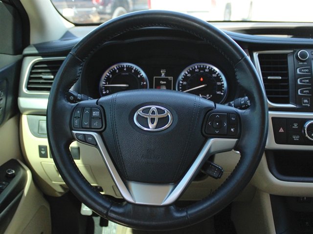 Used 2015 Toyota Highlander Limited AWD/4WD image 18