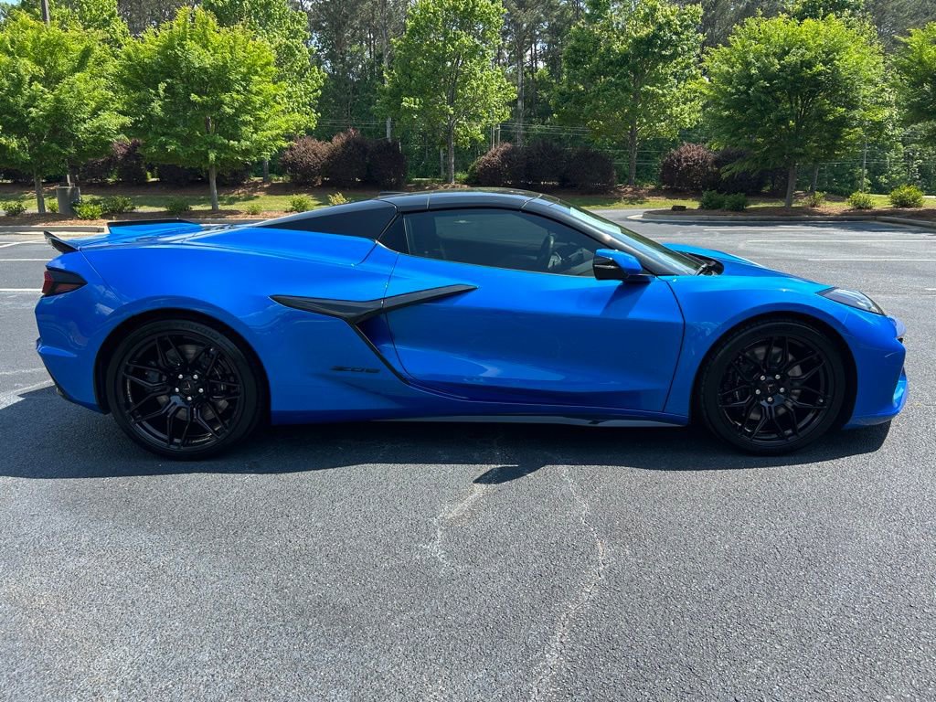 Used 2024 Chevrolet Corvette Z06 RWD image 25