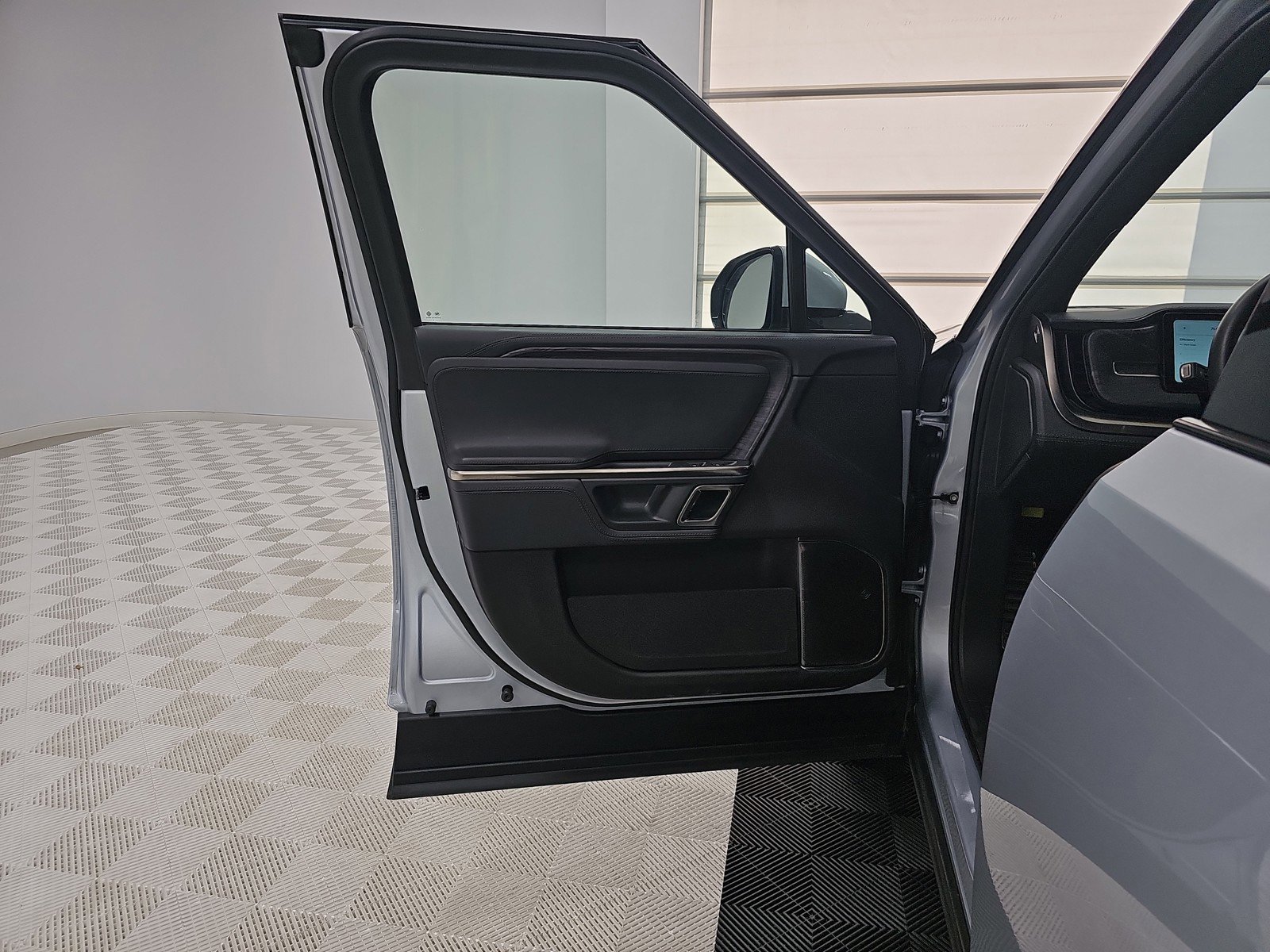 Used 2023 Rivian R1T Adventure image 16