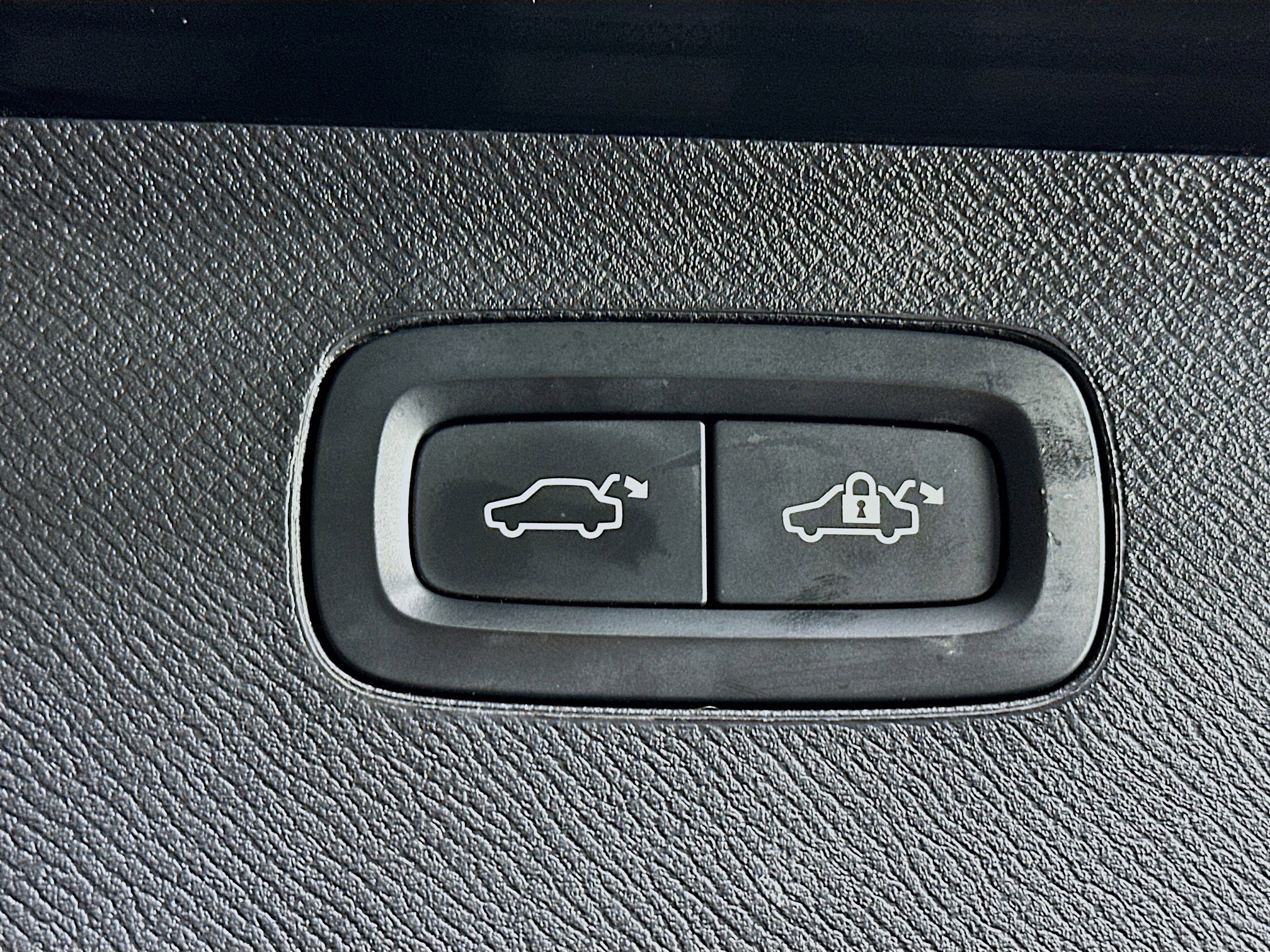 Used 2021 Volvo XC90 T5 Momentum w/ Protection Package Premier image 29