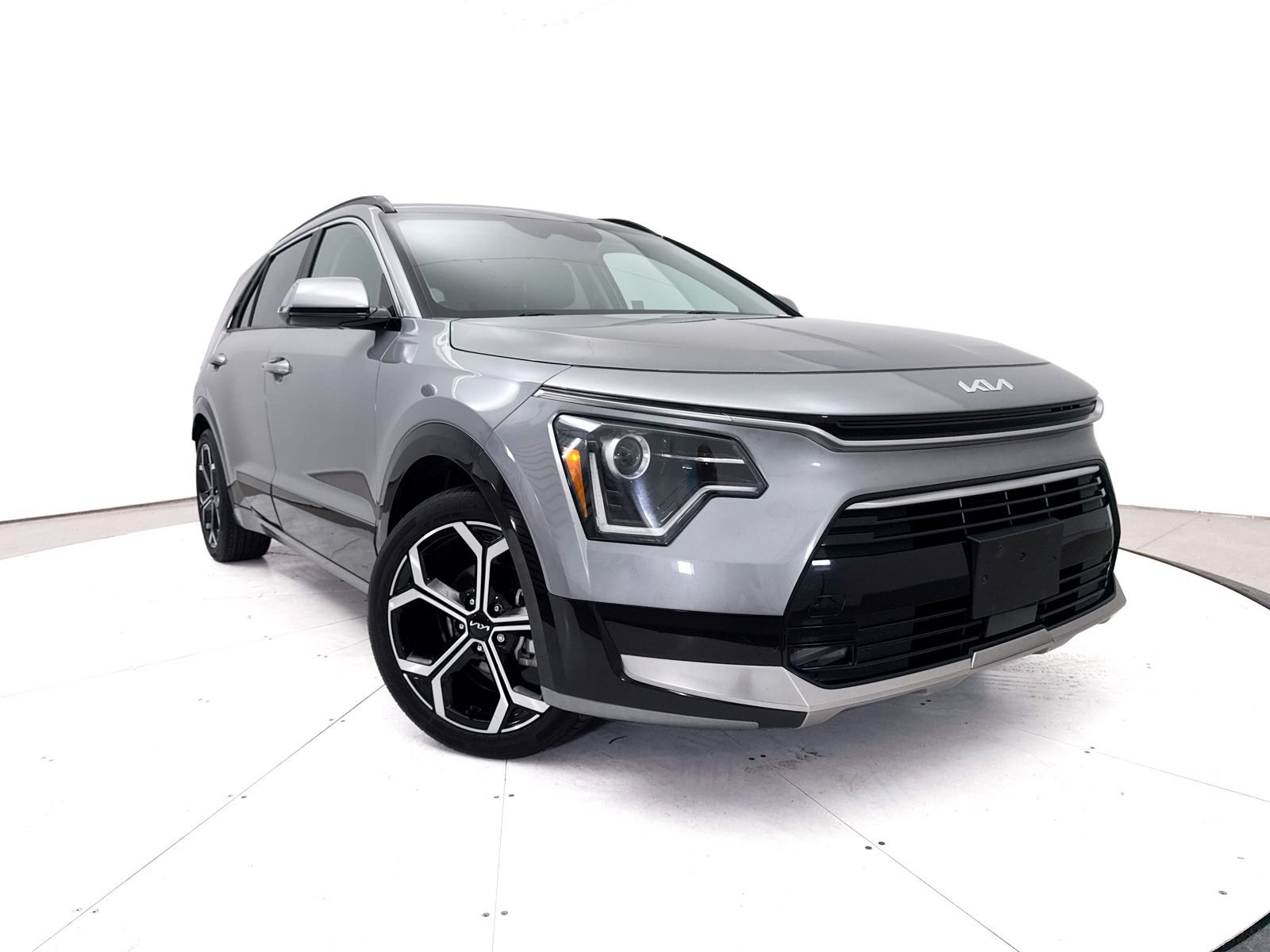 Used 2024 Kia Niro EX Touring FWD image 2